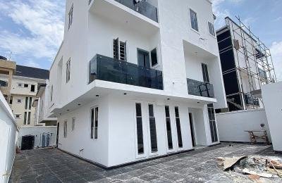 Luxurious 5 Bedroom Duplex in Secure Lekki Phase 1 Estate - N450M